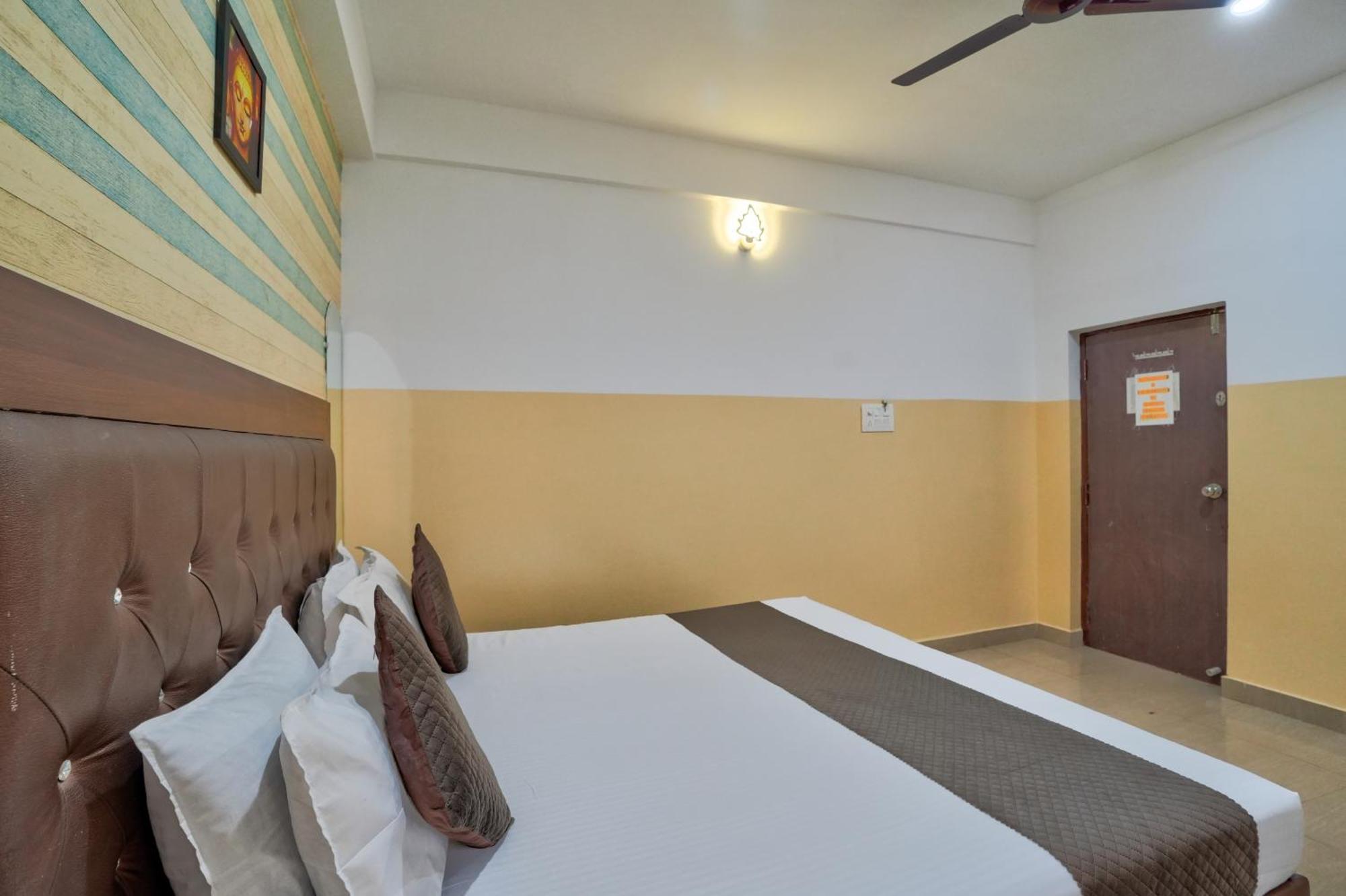 14 Door Home Stay Calangute Buitenkant foto