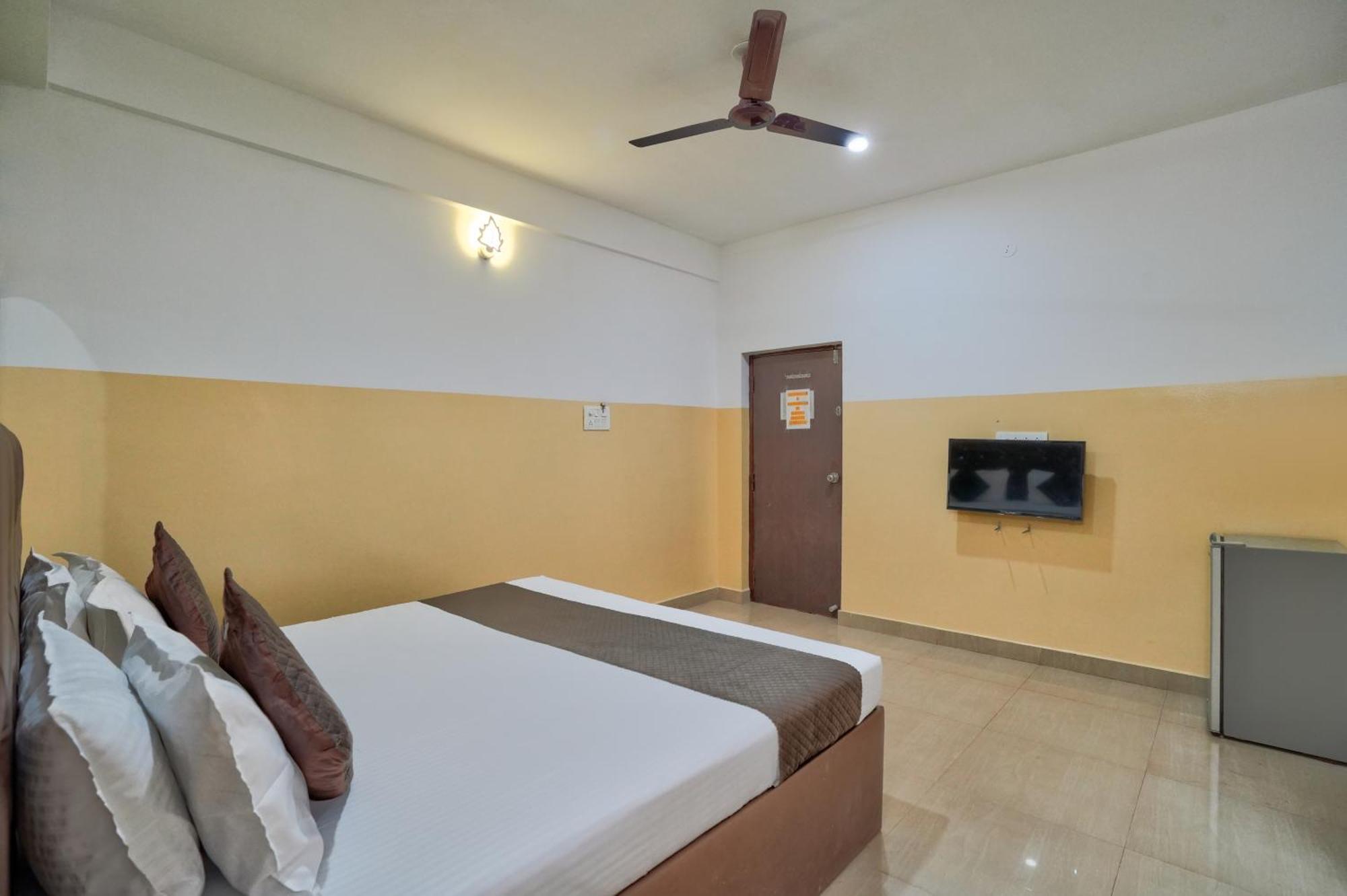 14 Door Home Stay Calangute Buitenkant foto