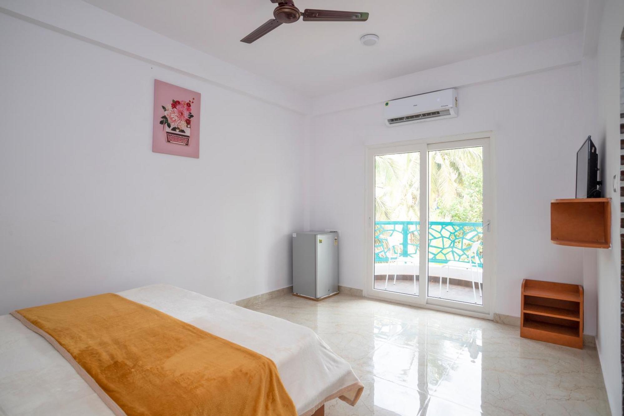 14 Door Home Stay Calangute Buitenkant foto